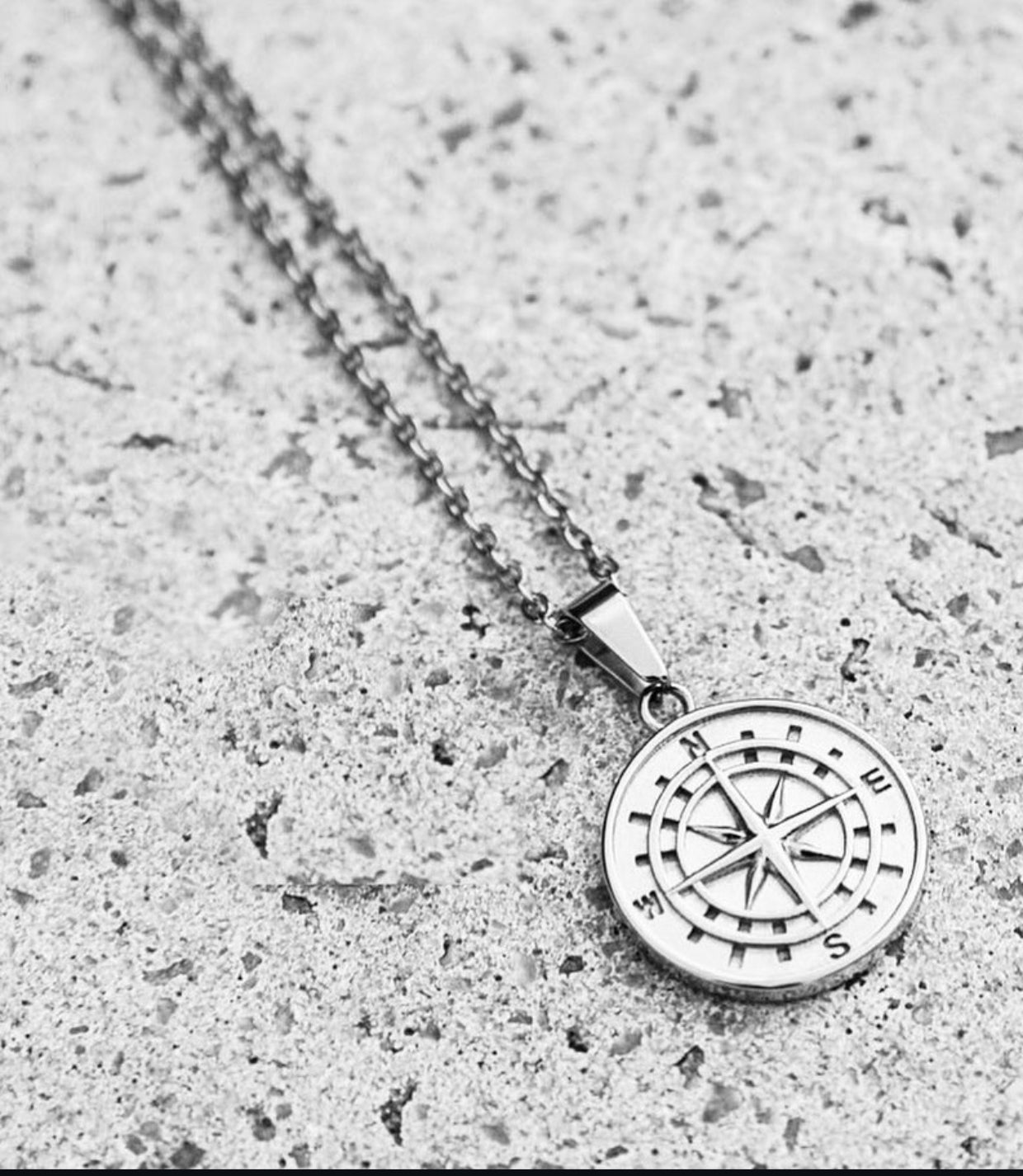 HEFNEX Northern Soul Compass Pendant – Symbol of Direction & Strength