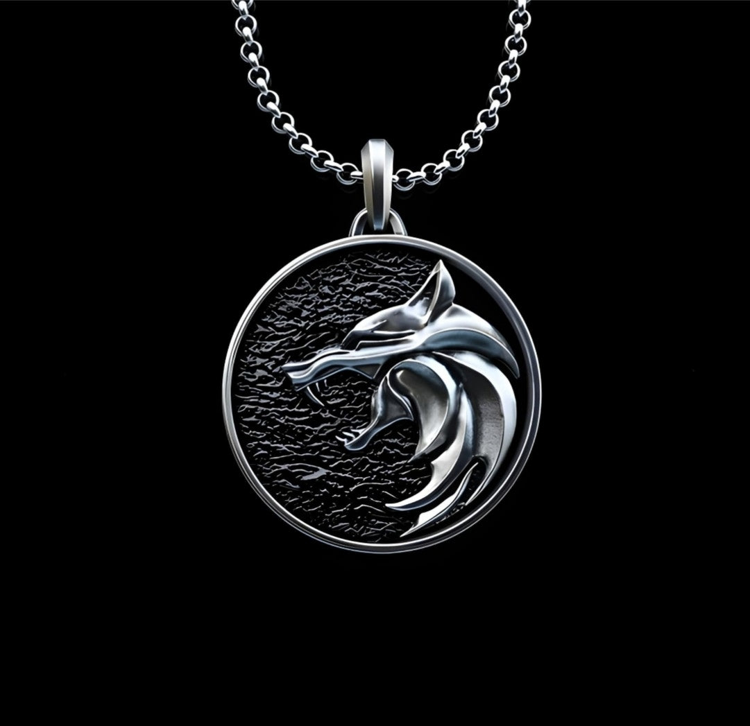 HEFNEX Silver Wolf Crest Pendant
The Fierce Spirit of the Lone Wolf Pendant