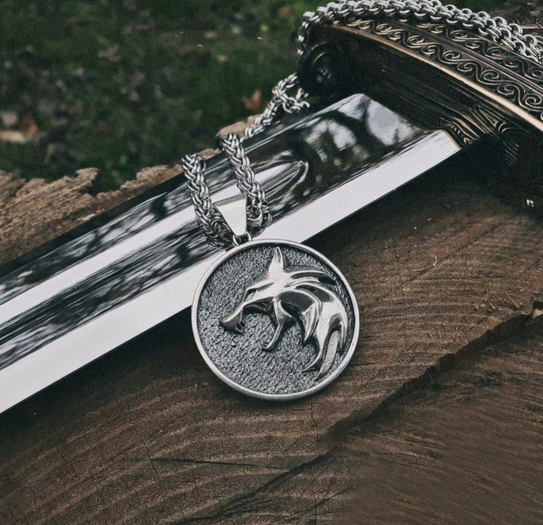 HEFNEX Silver Wolf Crest Pendant
The Fierce Spirit of the Lone Wolf Pendant