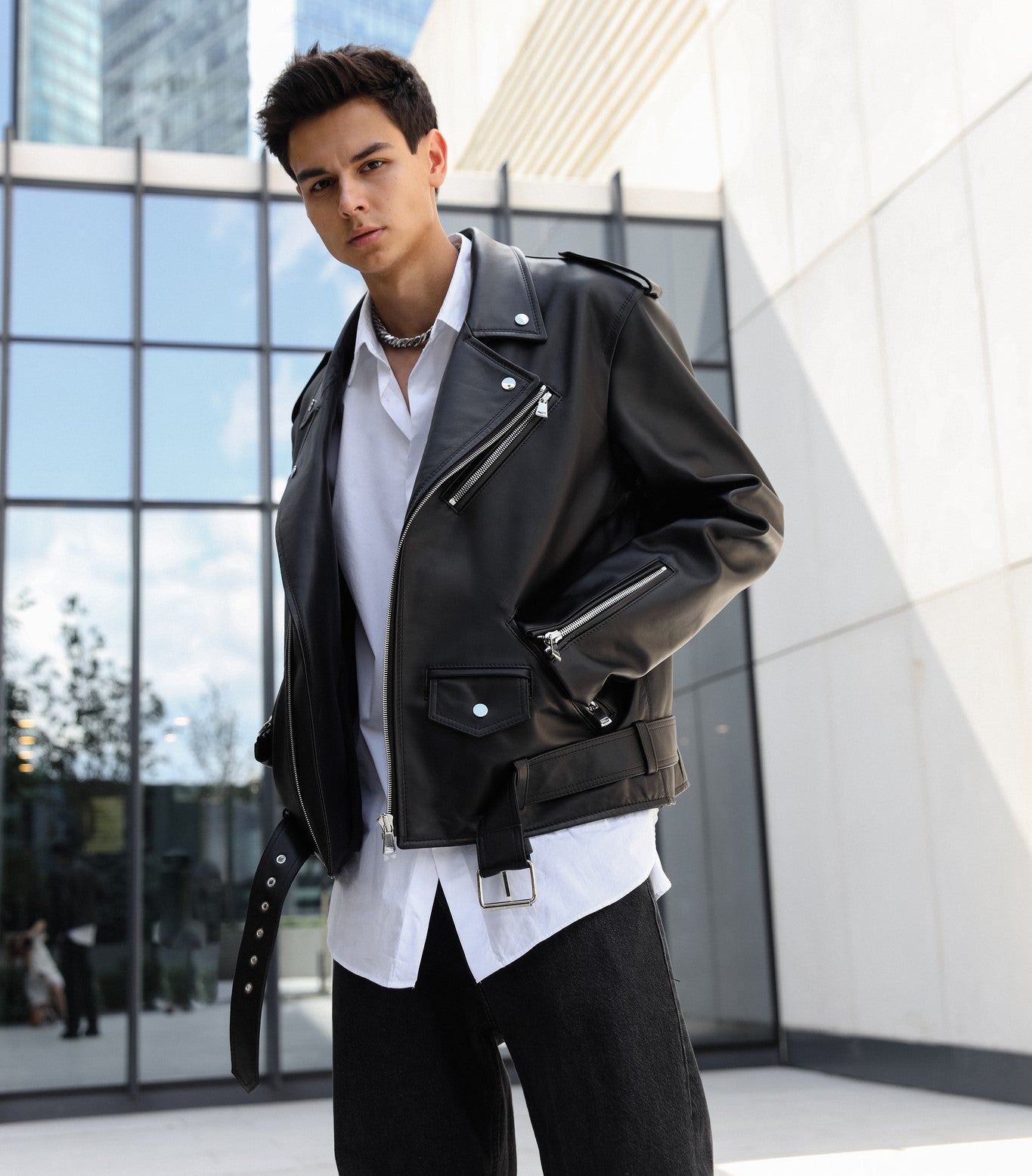 Timeless Black Leather Moto Jacket - The Ultimate Statement Piece for Bikers