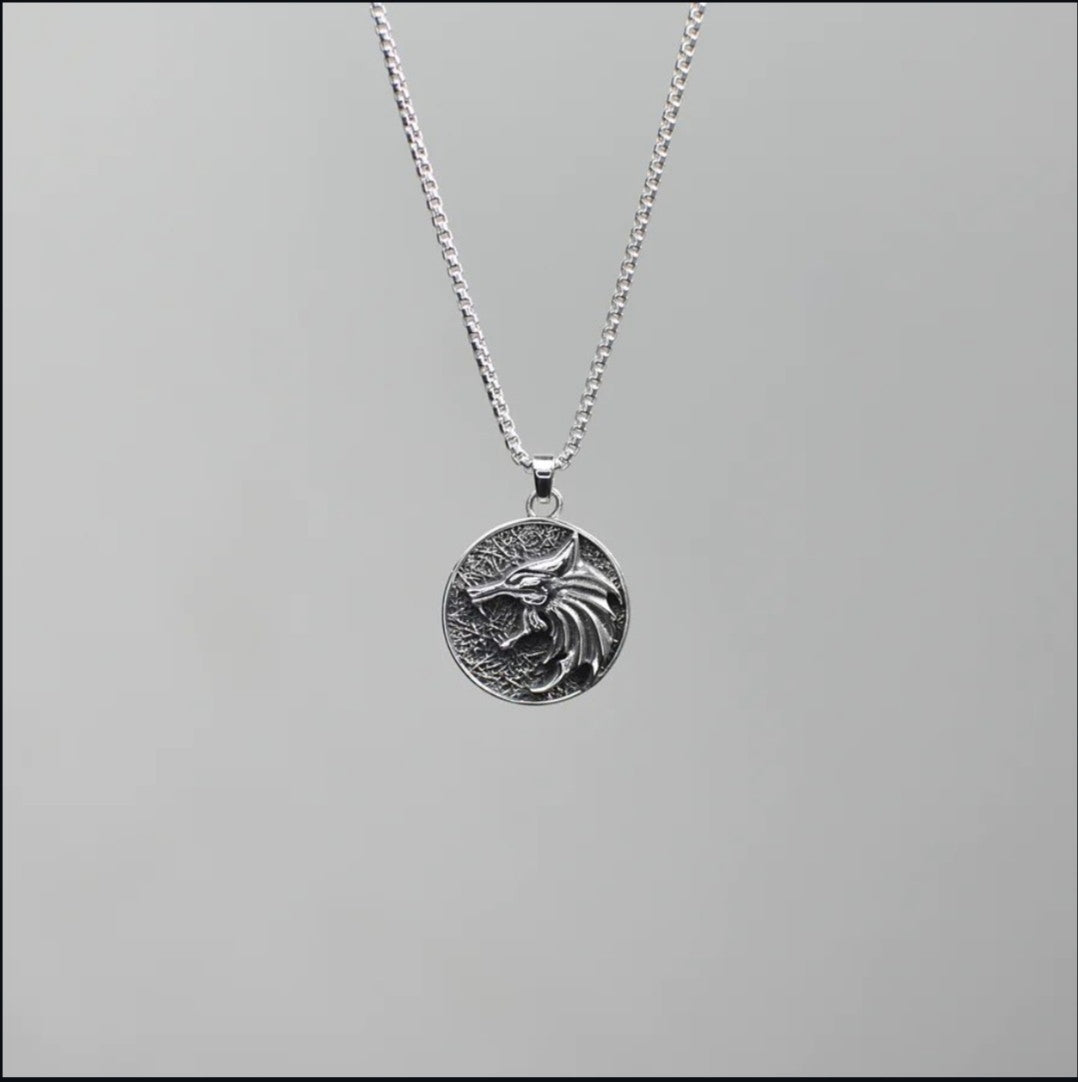 HEFNEX Silver Wolf Crest Pendant
The Fierce Spirit of the Lone Wolf Pendant