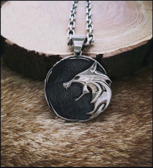 HEFNEX Silver Wolf Crest Pendant
The Fierce Spirit of the Lone Wolf Pendant